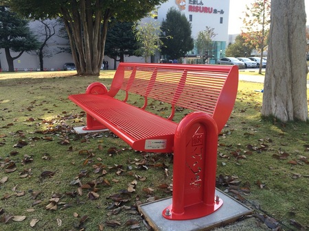 赤いベンチ.jpg