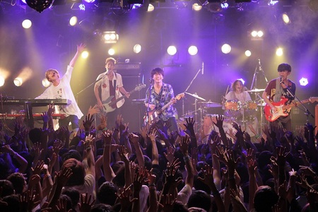 Mrs. GREEN APPLE、自主企画ツアー「Mrs. TWOMAN TOUR ～初夏とリンゴ