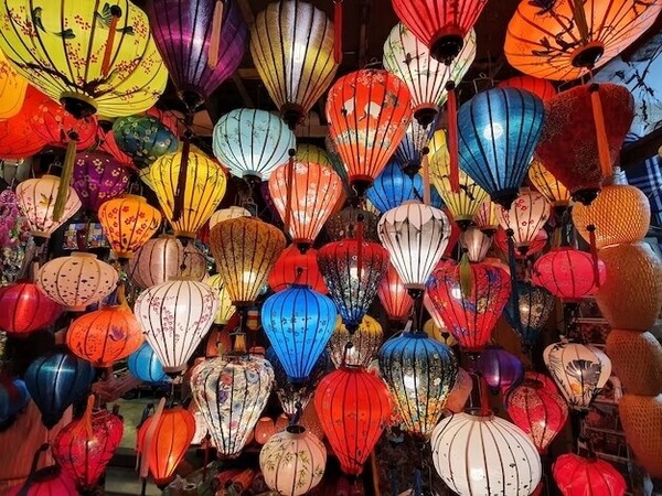 closeup-shot-of-colorful-lanterns-in-hoi-an-vietnam_181624-33748.jpg
