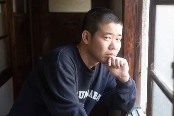 アー写_岡田康太.jpg