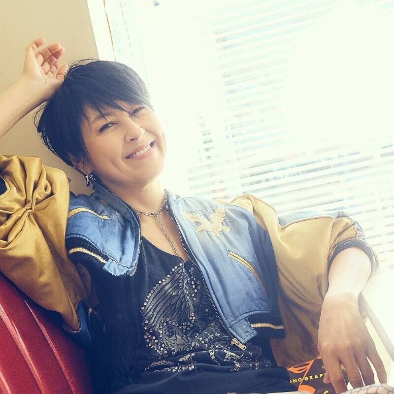 岸谷 香がバンドサウンド全開の新EP「Unlock the girls -ボディガード