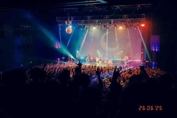 Chilli Beans. LIVE2.jpg