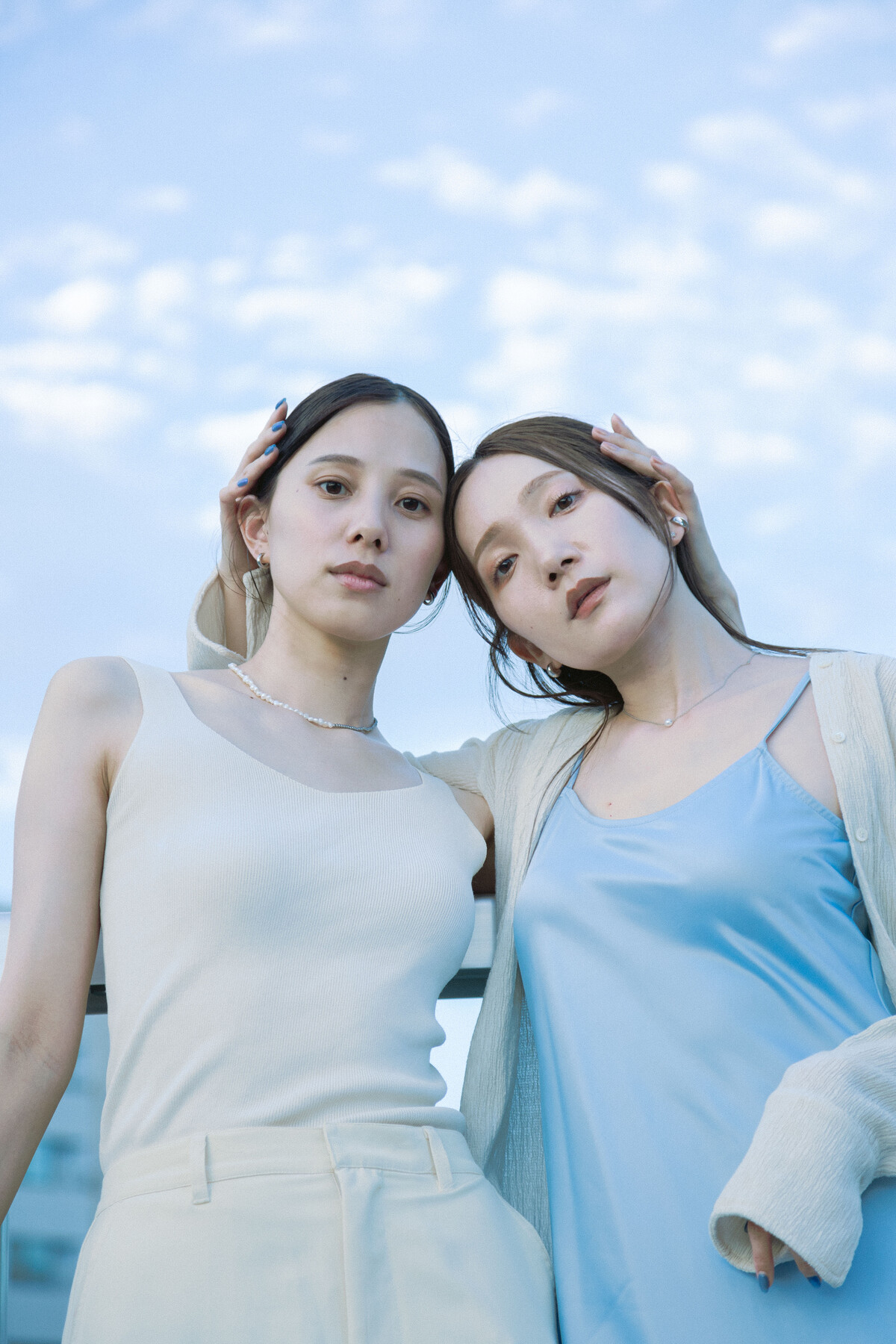 SakurakoとMayuriからなる2人組音楽ユニットiiyu。新章の幕開けを