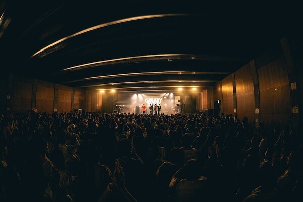 SCHOOL STAGE photo by 渡邉一生.jpg