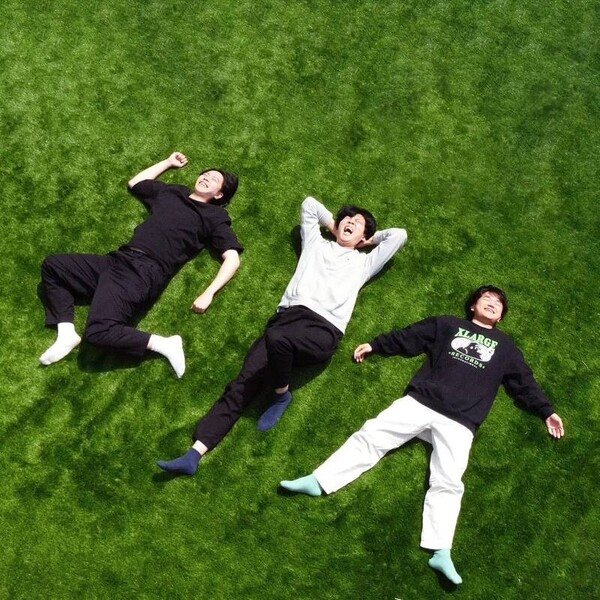 Leaf and the girl_AP.jpg