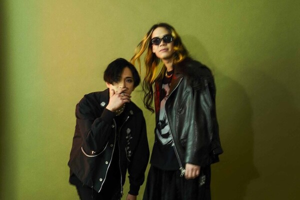 242231_UNCOVER HIVES アー写hiku.jpg