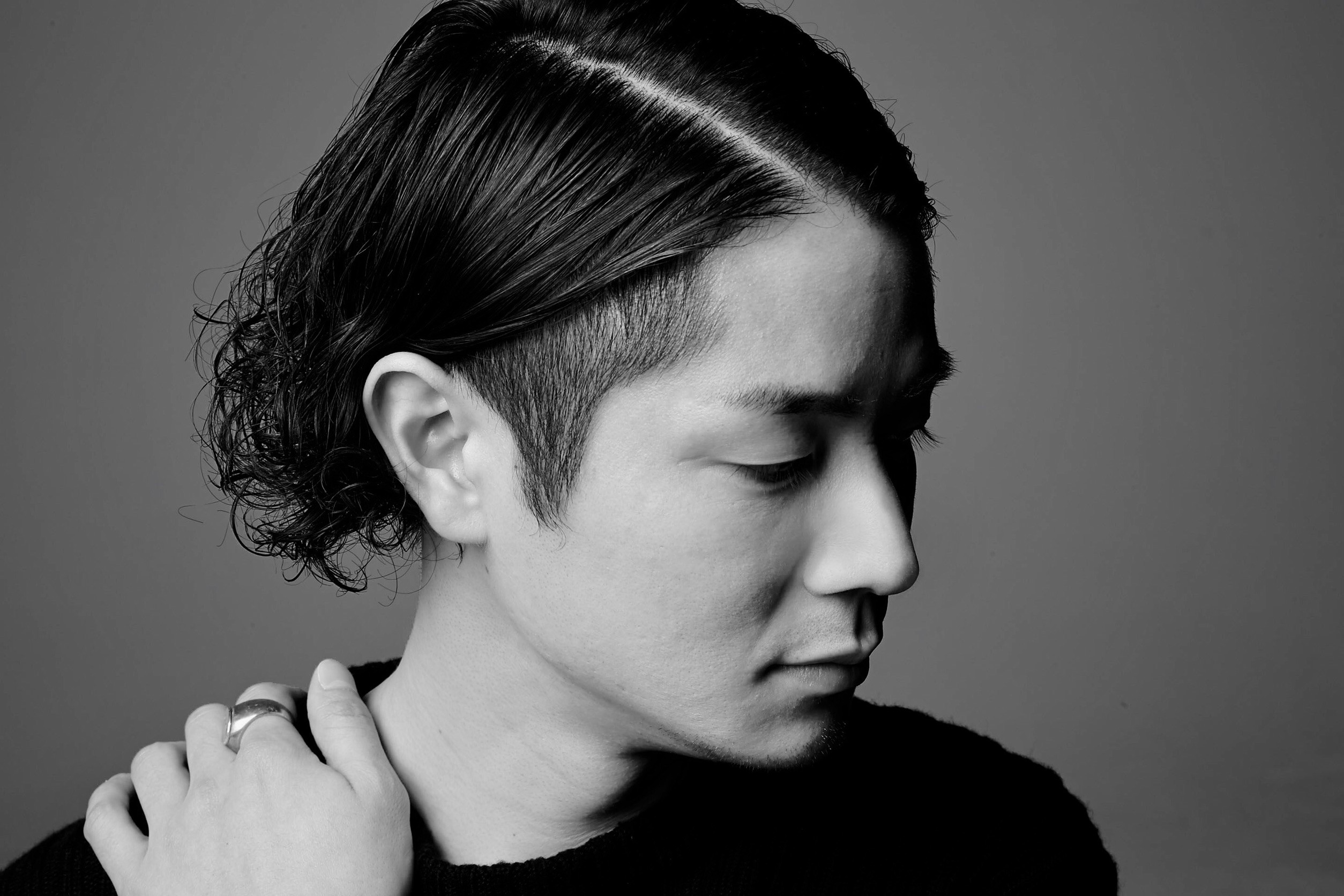 ラッパー・k.h.a.o.s、「年齢分の一年」から呂布カルマ客演曲、ソロ曲の2本のMVを同時公開! - ニュース | Rooftop