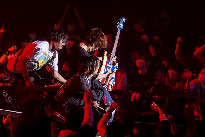 THE KEBABS、『THE KEBABS必死』＠豊洲PITで魅せた予定調和ではない