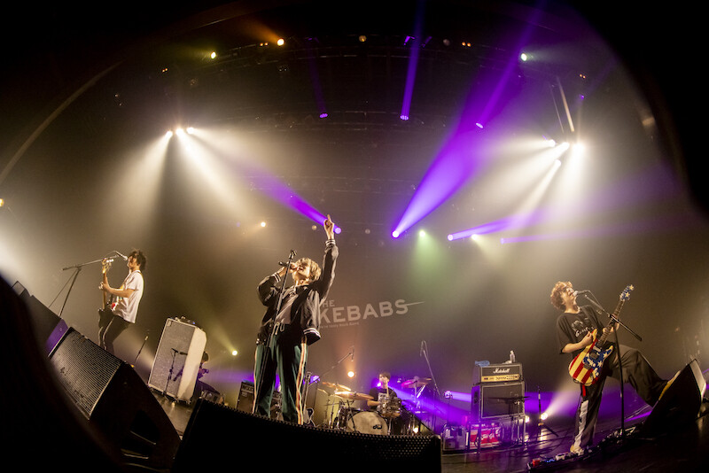 THE KEBABS、『THE KEBABS必死』＠豊洲PITで魅せた予定調和ではない
