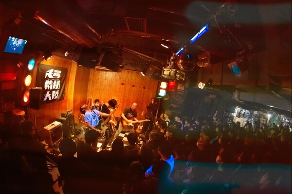 LOFTBARstage_5_MIRROR_photo by etsu.jpg