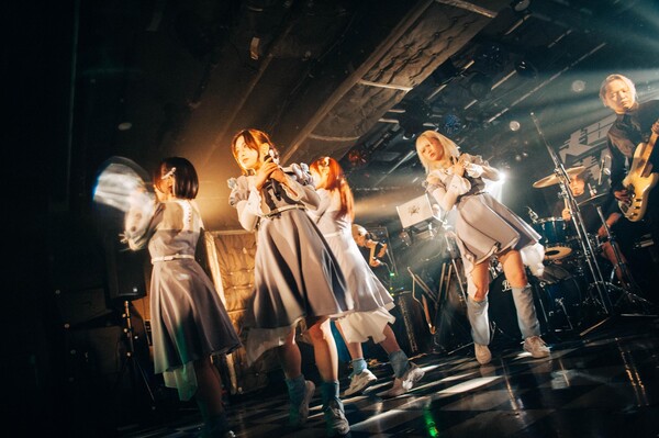 LOFTstage_1_RAYbandset_photo by Kana Tarumi.jpg