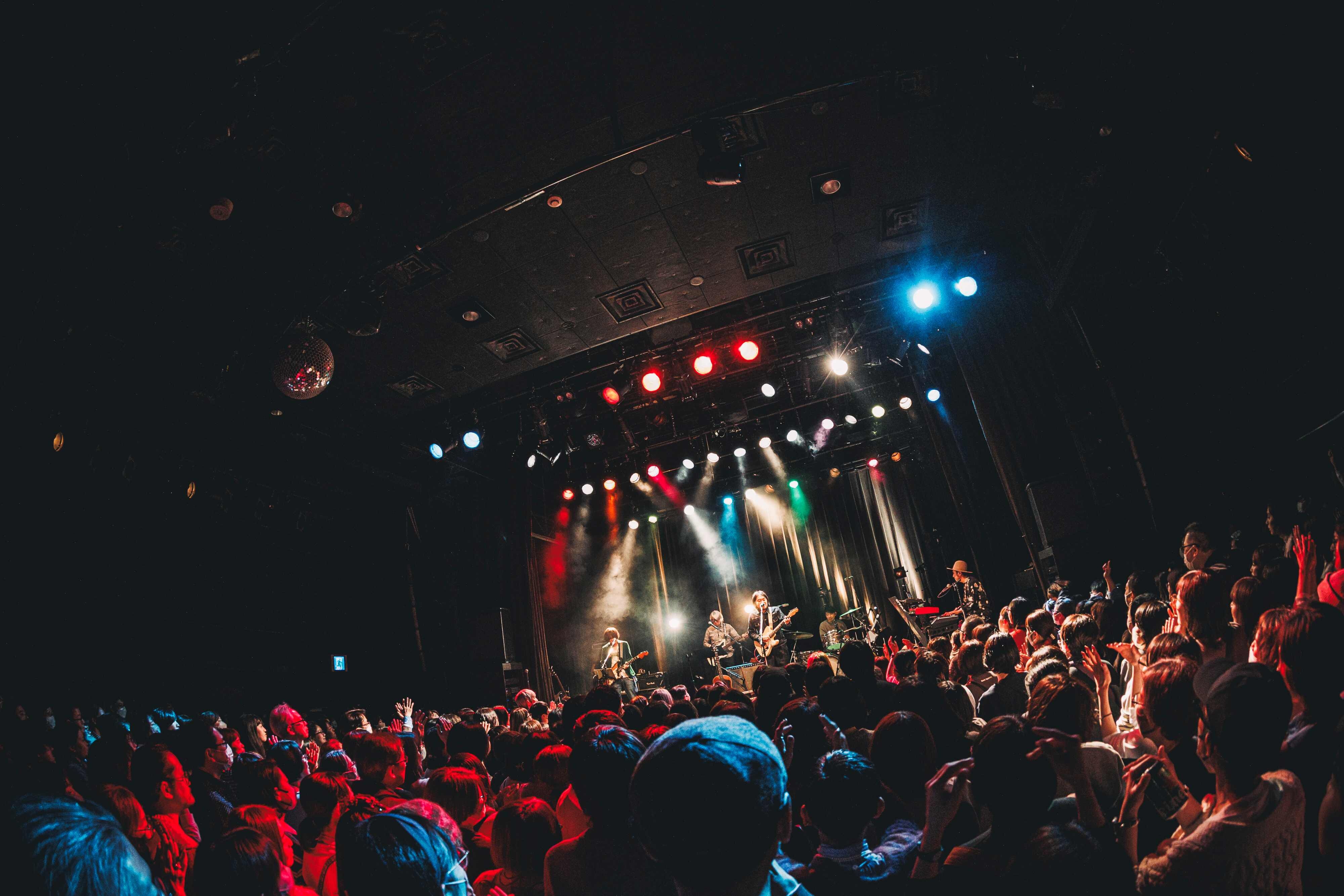 デビュー20周年、16年ぶりの活動、一夜限りのライブで響かせた、馬の骨の普遍性といい音楽の破壊力